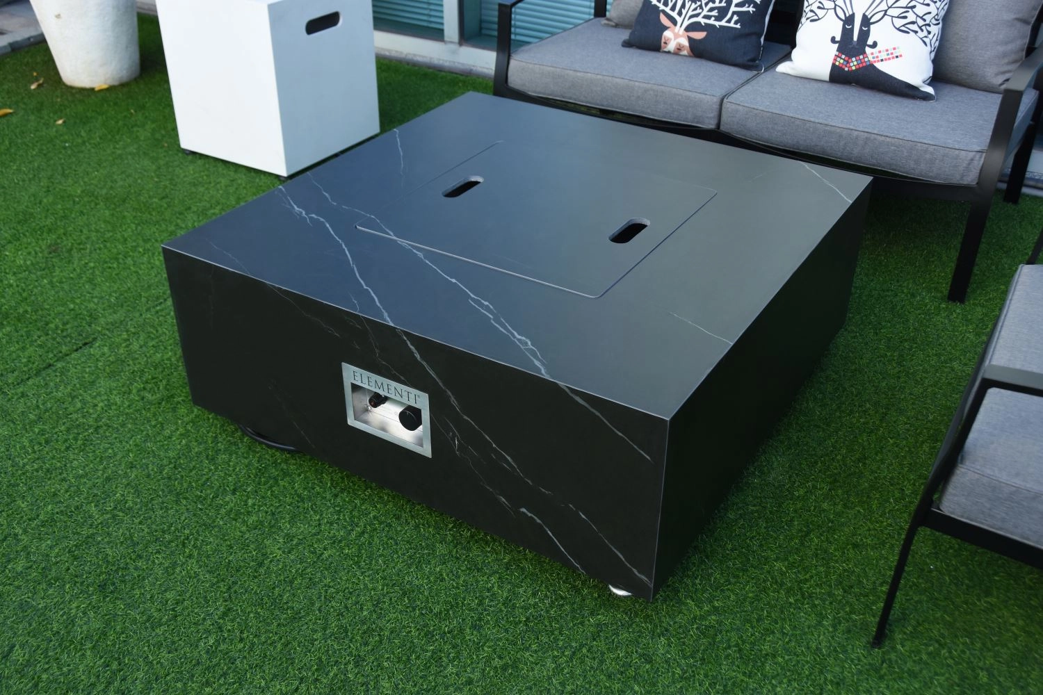 Eyjafja Marble Porcelain Fire Pit (Elementi) - Black / Propane