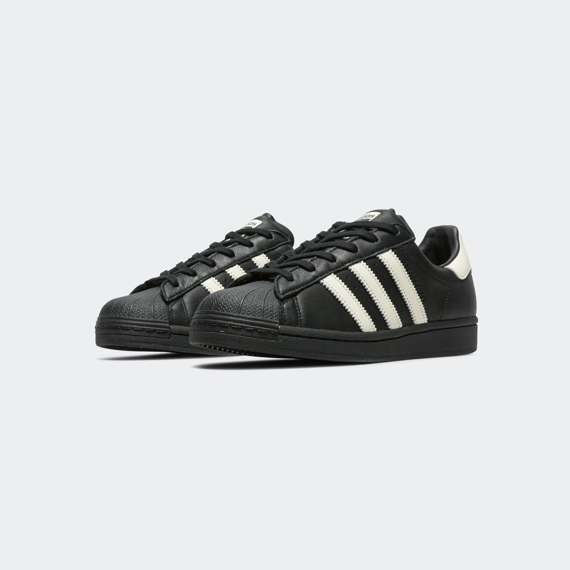 Womens Superfinger Superstar - Core Black/Crew White