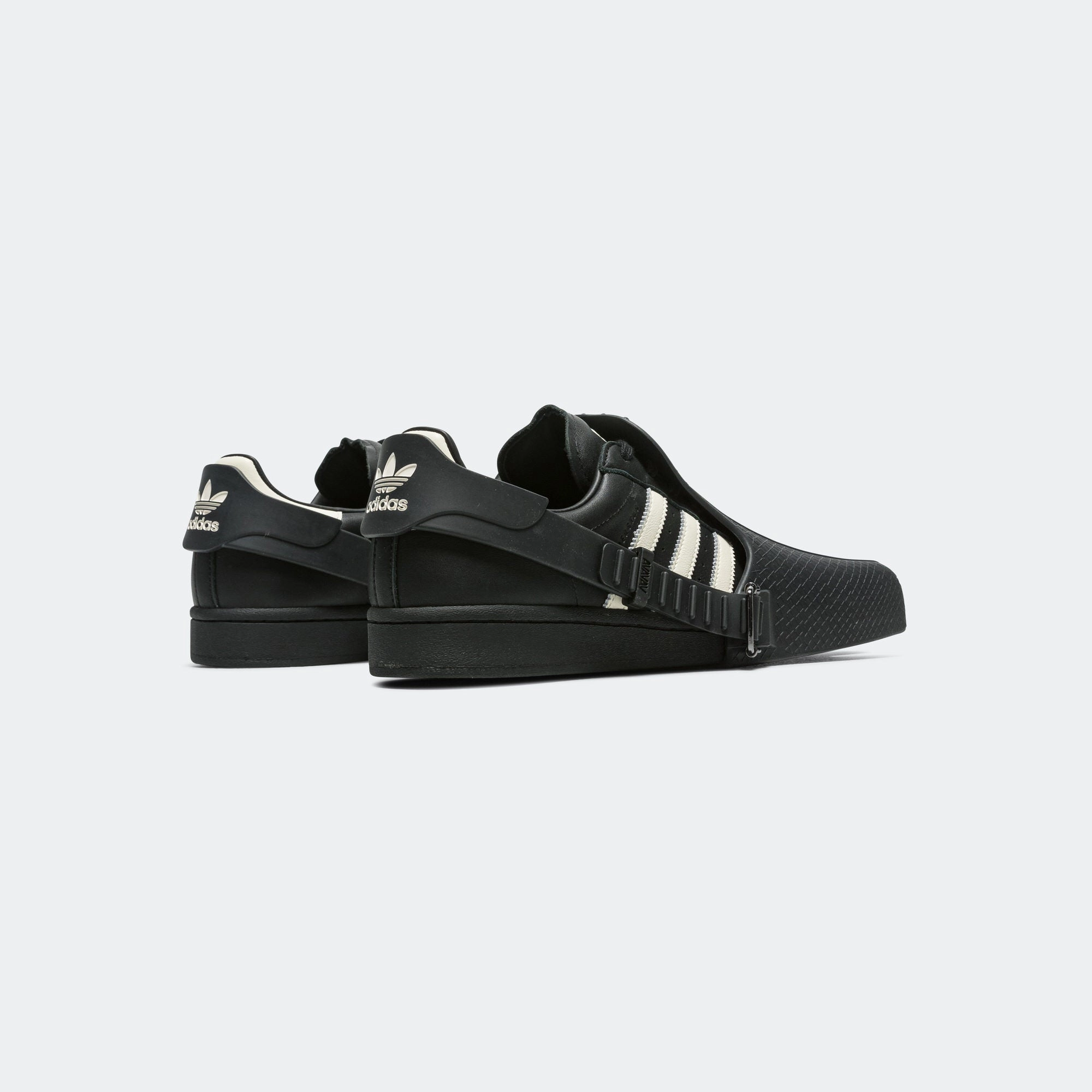 Womens Superfinger Superstar - Core Black/Crew White