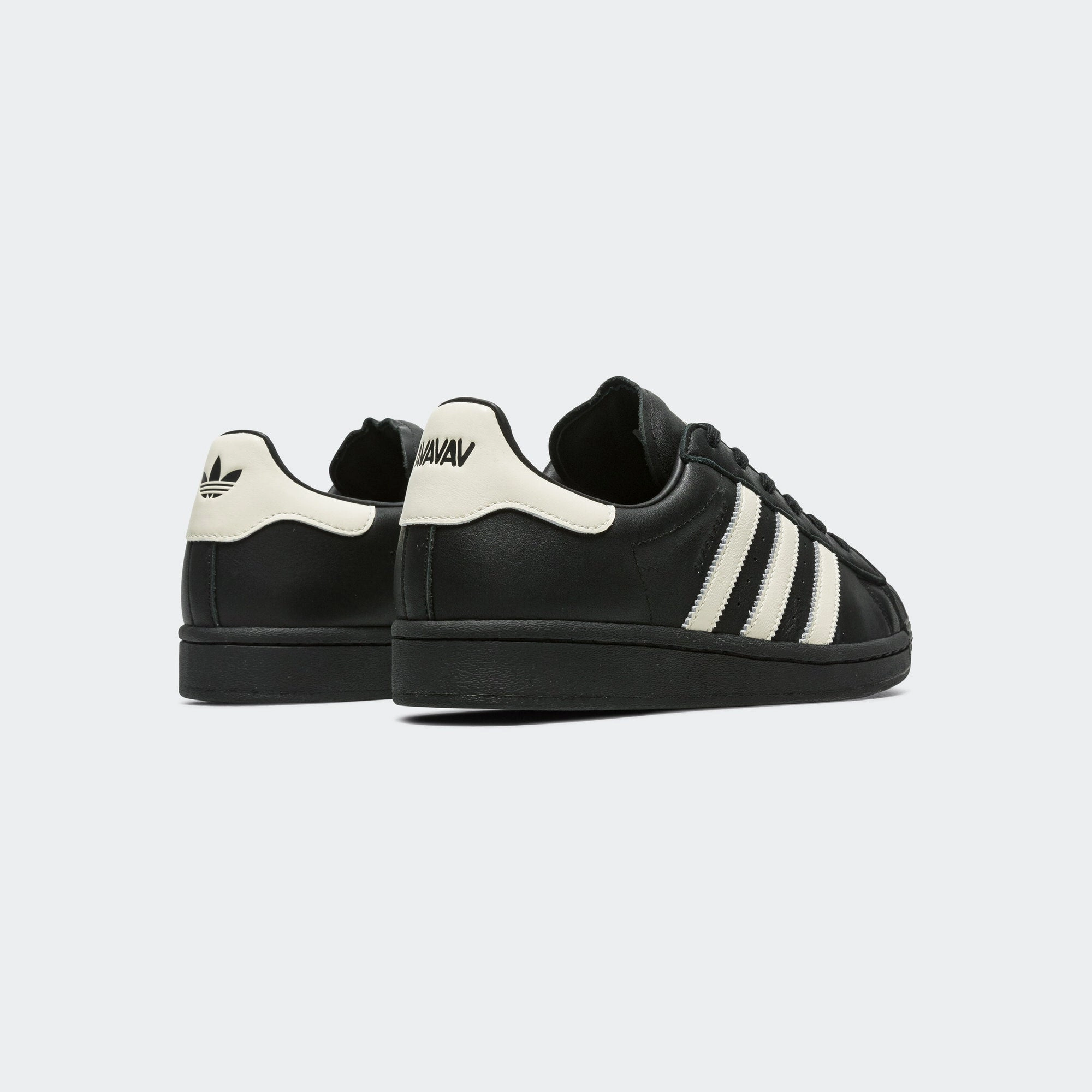 Womens Superfinger Superstar - Core Black/Crew White