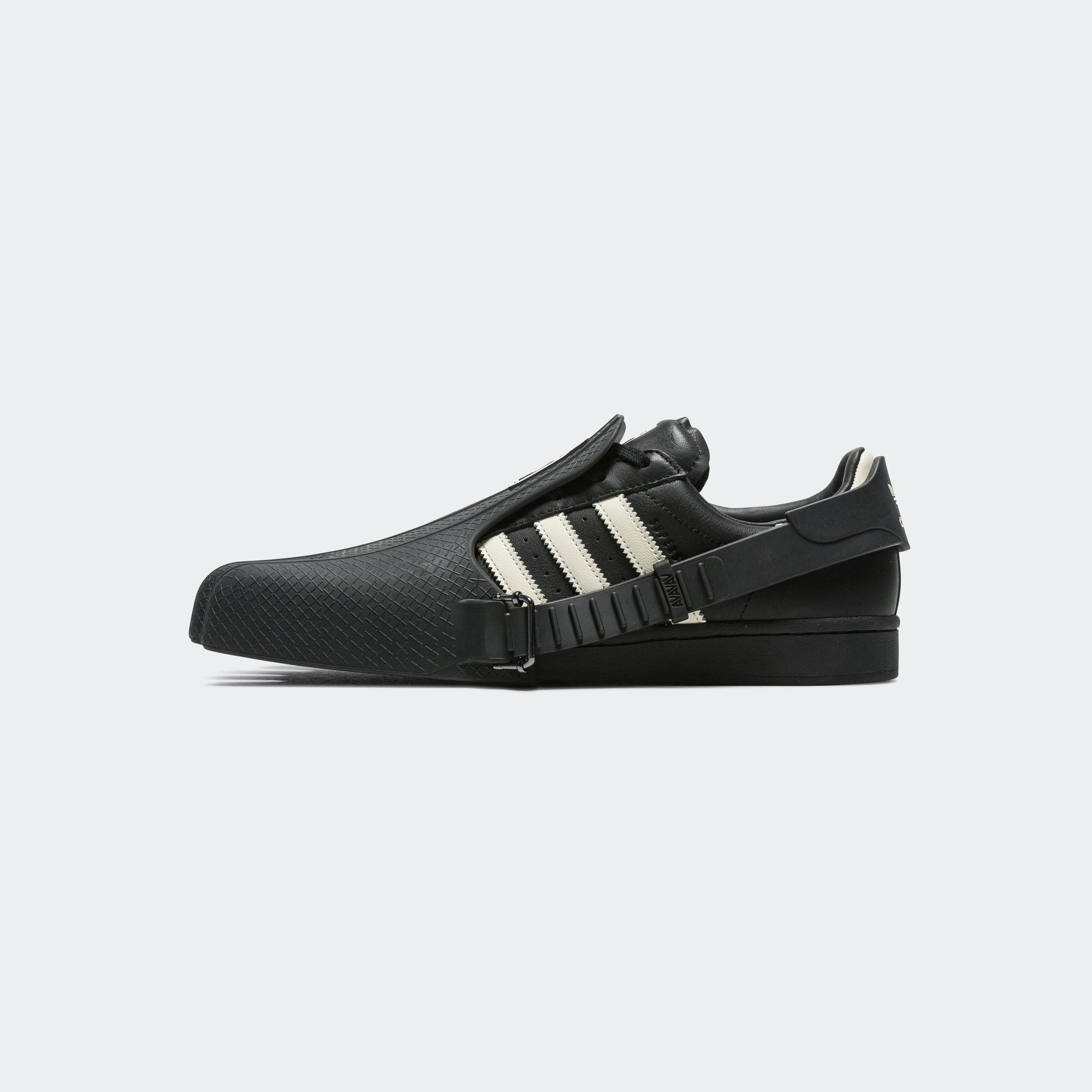Womens Superfinger Superstar - Core Black/Crew White