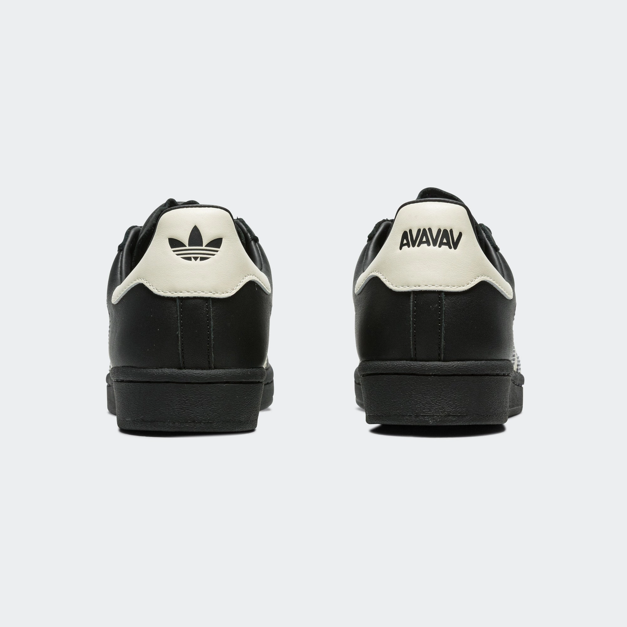 Womens Superfinger Superstar - Core Black/Crew White