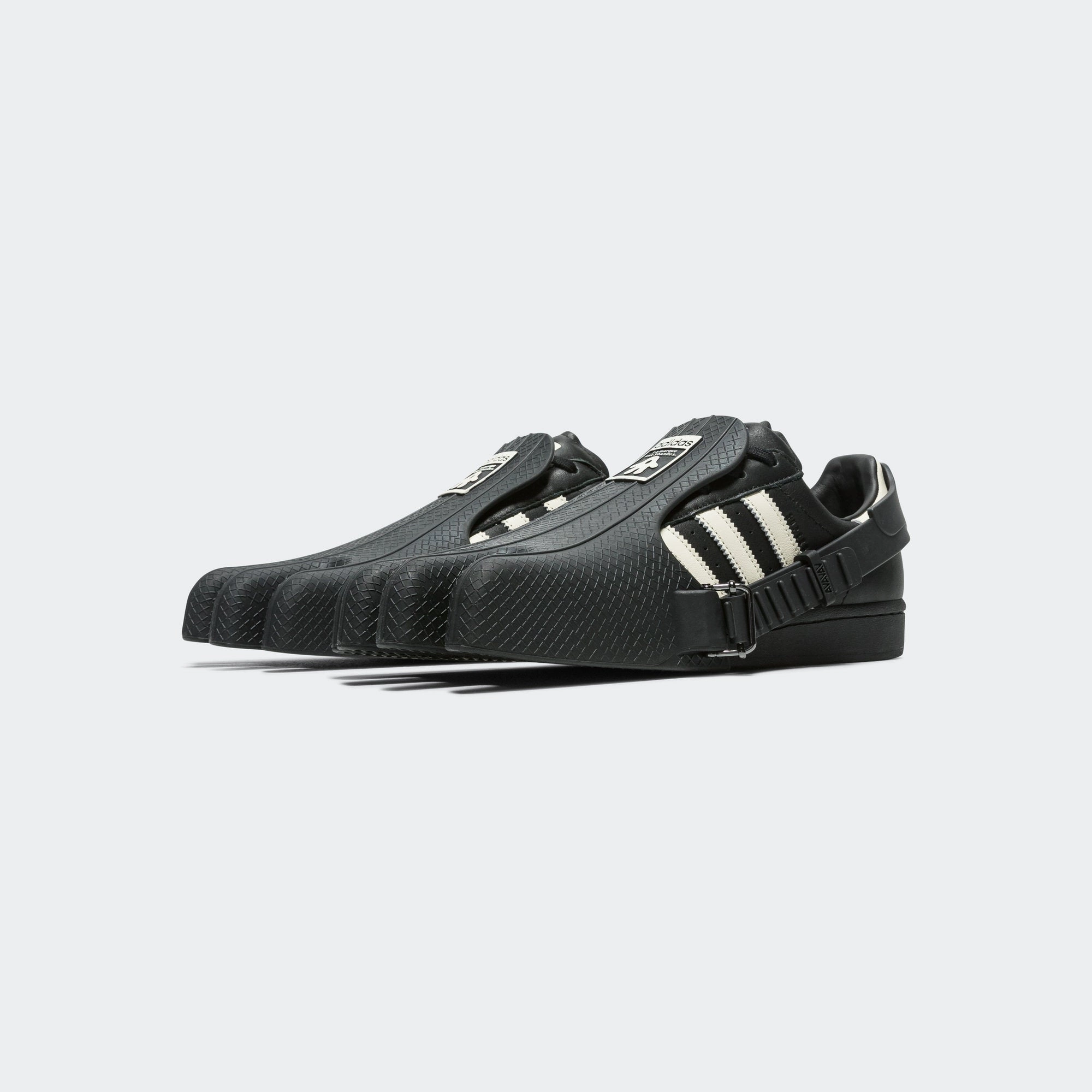Womens Superfinger Superstar - Core Black/Crew White
